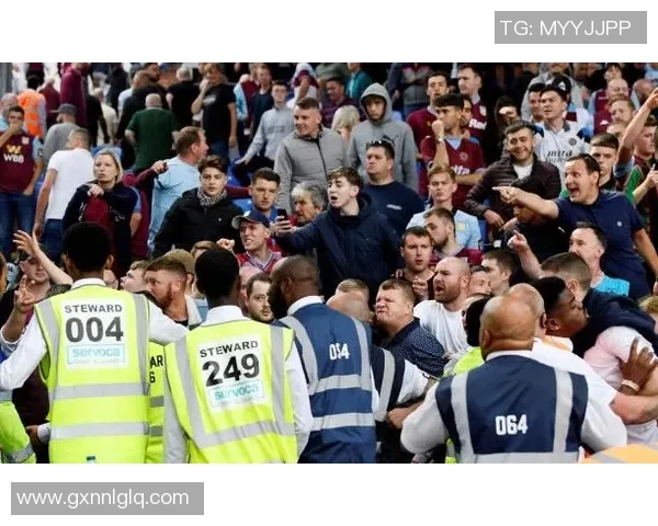 英超羽毛球热议武汉羽毛球队技术争议引发的广泛讨论与反思 英超羽毛球热议武汉羽毛球队技术争议引发的广泛讨论与反思